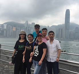 关于这次公司组织的旅游活动，目的是既让大家在每日繁忙的工作之余能有一个身心放松的过程体验，又是提供员工外出学习交流减压的好机会，重要的是在体现出集团对职工关怀的基础上，如何把团队精神融入到活动中，营造员工团结凝聚、活跃、奋进的氛围。
2016年4月7日上午在常总的安排下大家品尝了非常丰盛地道的港式早茶。