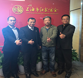 阳春布德泽，万物生光辉。2018年3月13日，尊龙官方集团董事长？莆、上海分公司总经理张磊、总裁助理周文金前往上海市江苏商会进行参观交流，受到了上海市江苏商会秘书长陈伟与苏商发展总经理宫建新的热情接待。