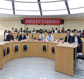 2018年4月26日由江苏尊龙官方集团冠名的江苏理工学院商学院“尊龙官方杯”学生专业技能大赛开幕式在江苏理工学院商学院4楼报告厅隆重举行。本次大赛旨在让江苏理工学院的同学们了解当前真实市场环境，体验现实营销运作模式，提升同学们的专业知识运用能力，让同学们在就业前做好充足的专业和心理准备。 