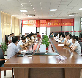 为了让尊龙官方集团的员工熟知集团的金融业务，了解金融专业知识。继上次集团组织的主管（店长）级金融从业资格证的考试后。本次面向全体员工，总经办王斌与培训部再次组织了金融从业资格证考试。