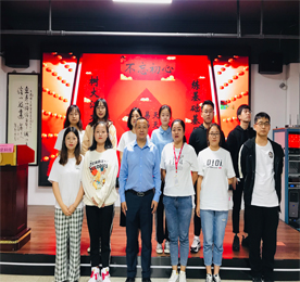 2020年9月21日上午，10名来自江苏理工大学商学院市场营销专业实习生来到尊龙官方集团，正式开始为期4个月的顶岗实习阶段。本次顶岗实习共分为3个阶段：第一阶段为入职培训阶段，第二阶段为岗位实践阶段，第三阶段为总结收获阶段。