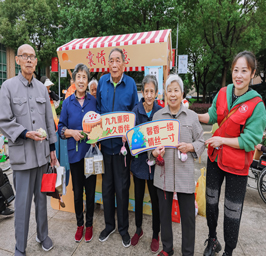 10月20日上午，武进人民商场商圈联合工会走进武进夕阳红康乐中心开展“向美好 盼岁长”“我们的节日·重阳”游园会。
