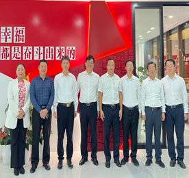 11月3日下午，新疆尼勒克县委书记马健率新疆尼勒克县党政代表团调研武进人民商场。