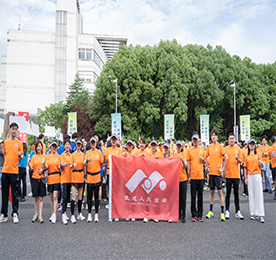 7月3日早晨，天卷云舒，草木苍荣，由湖塘镇商会、湖塘镇总工会联合承办的“同心同向 吾湖悦跑”湖塘镇城市跑活动在香樟大道顺利举行。