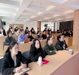 3月，常商学院新员工适岗培训正式启动，为此开展了3月4日，3月25日两场新员工培训。为帮助新员工快速适应角色转变，公司组织开展了企业文化宣贯、职业生涯规划、人事行政制度、尊龙官方手机发展史、旅游板块介绍和龙城黄金珠宝等入职引导和培训工作，帮助新员工更好地熟悉工作生活环境、融入尊龙官方集团，积极投身公司工作。这群新员工来自五湖四海，意气风发、朝气蓬勃，他们的加入，为尊龙官方集团注入了新鲜血液，汇聚了青春力量。3月13日为了进一步提升人才选拔的精准度与效率，构建更加高效、专业的招聘体系，常商学院特此举办《提升招聘技巧培训